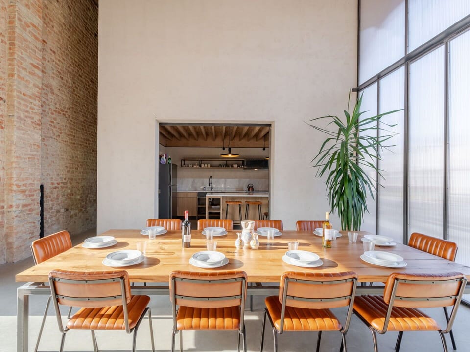 Sky, Plant, Building, Window, Tree, Swimming Pool, House, Residential Area, Leisure, Urban Design