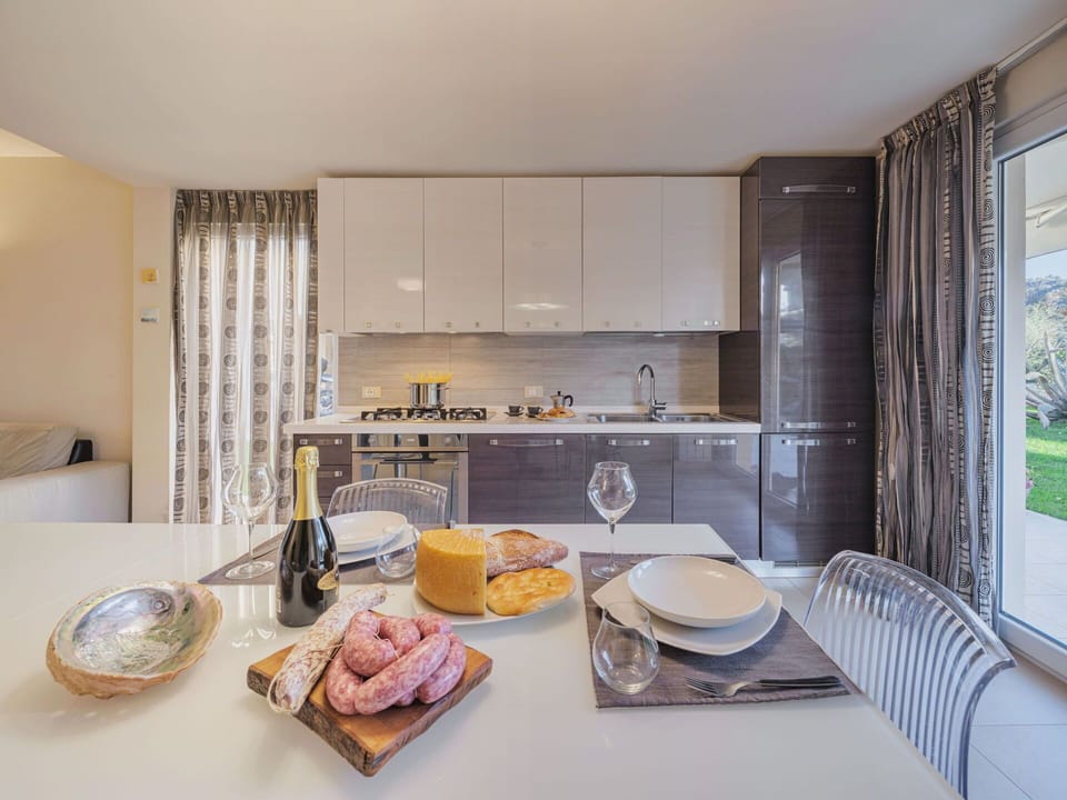 Table, Tableware, Countertop, Food, Plant, Wood, Dishware, Floor, Flooring, Home Appliance