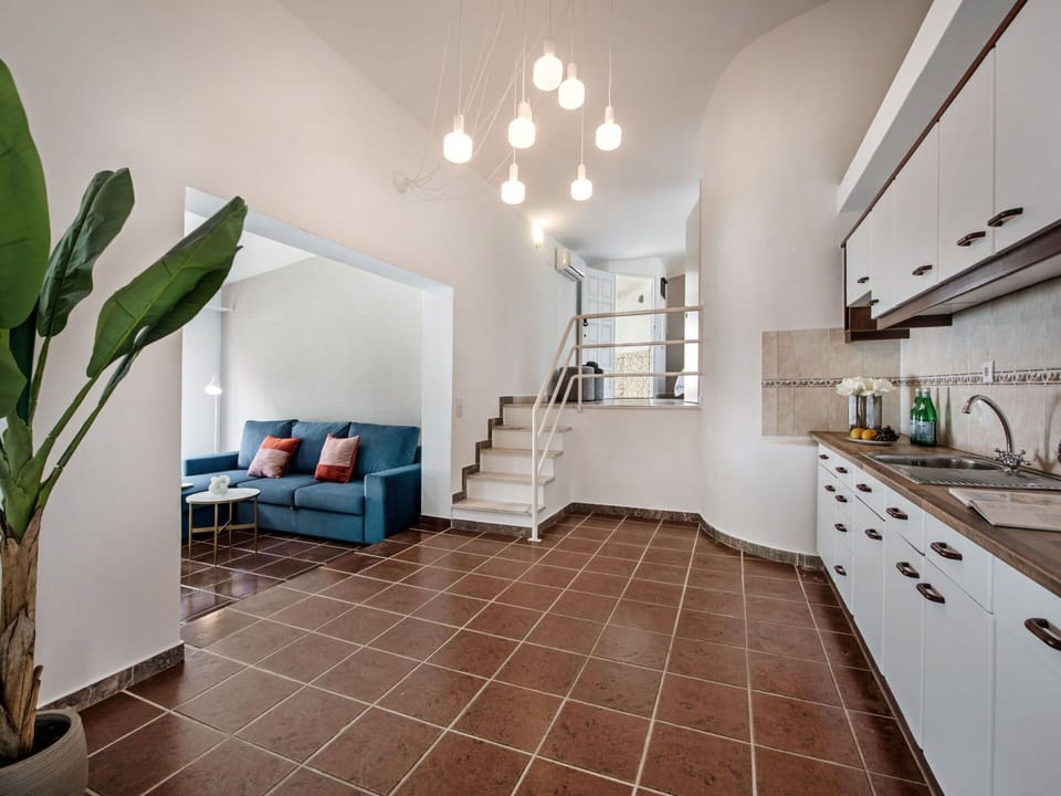 Table, Furniture, Property, Chair, Building, Wood, Interior Design, Architecture, Floor, Flooring