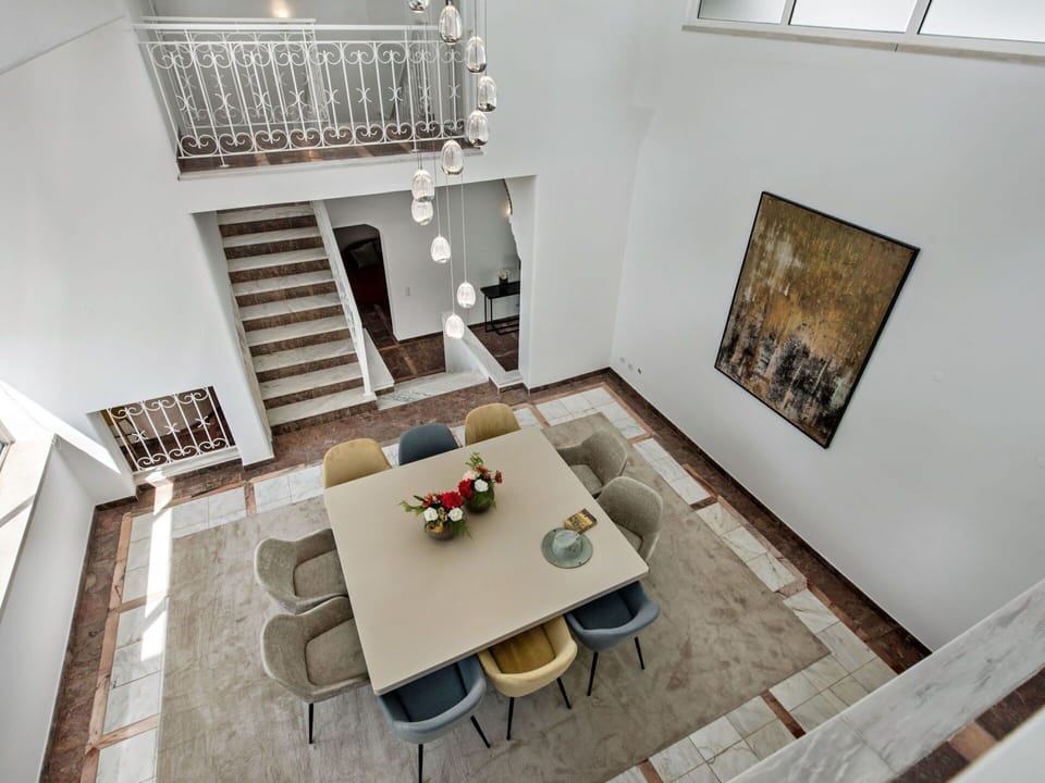Table, Furniture, Property, Chair, Building, Wood, Interior Design, Architecture, Floor, Flooring