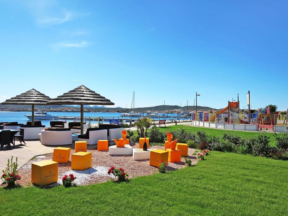 Sky, Plant, Cloud, Shade, Leisure, Outdoor Furniture, Public Space, Landscape, Horizon, City