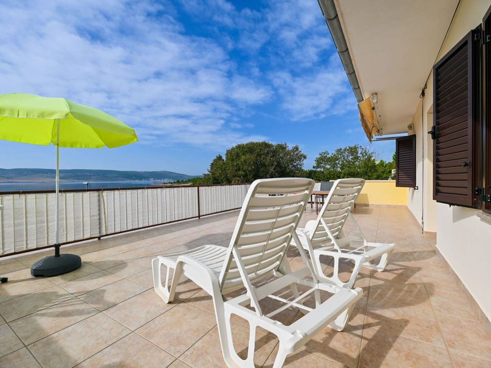 Sky, Cloud, Furniture, Property, Building, Chair, Shade, Wood, Outdoor Furniture, Sunlounger