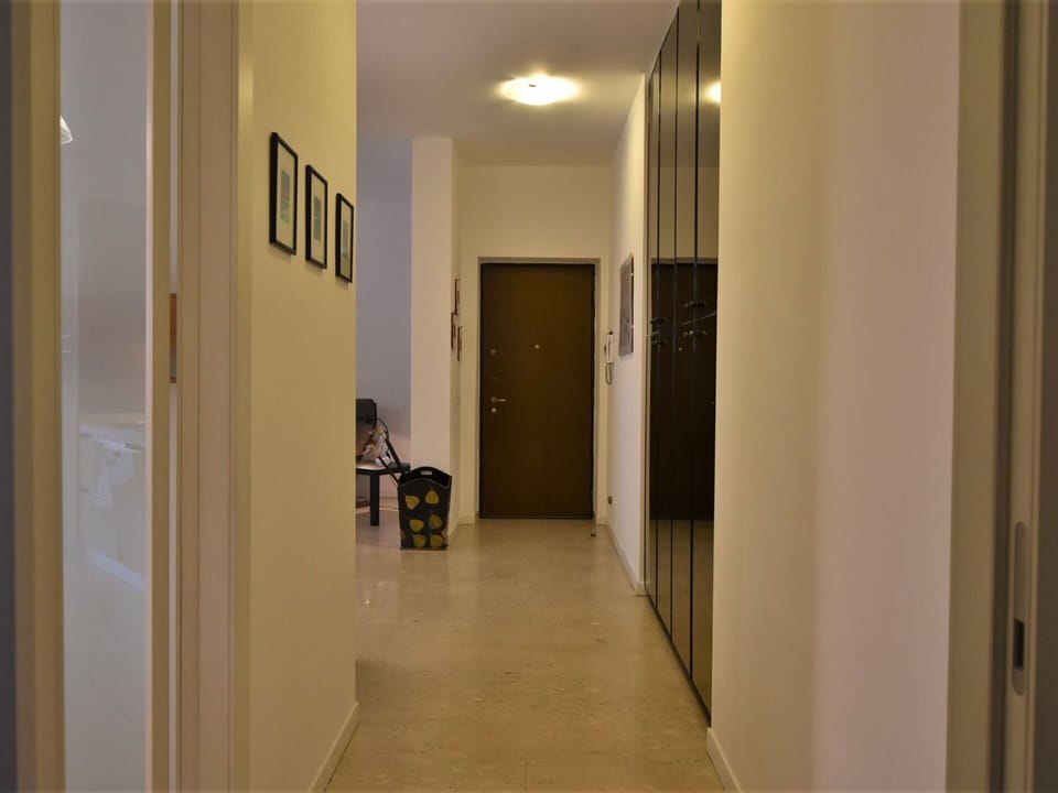 Property, Building, Hall, Wood, Door, Flooring, Floor, Hardwood, Ceiling