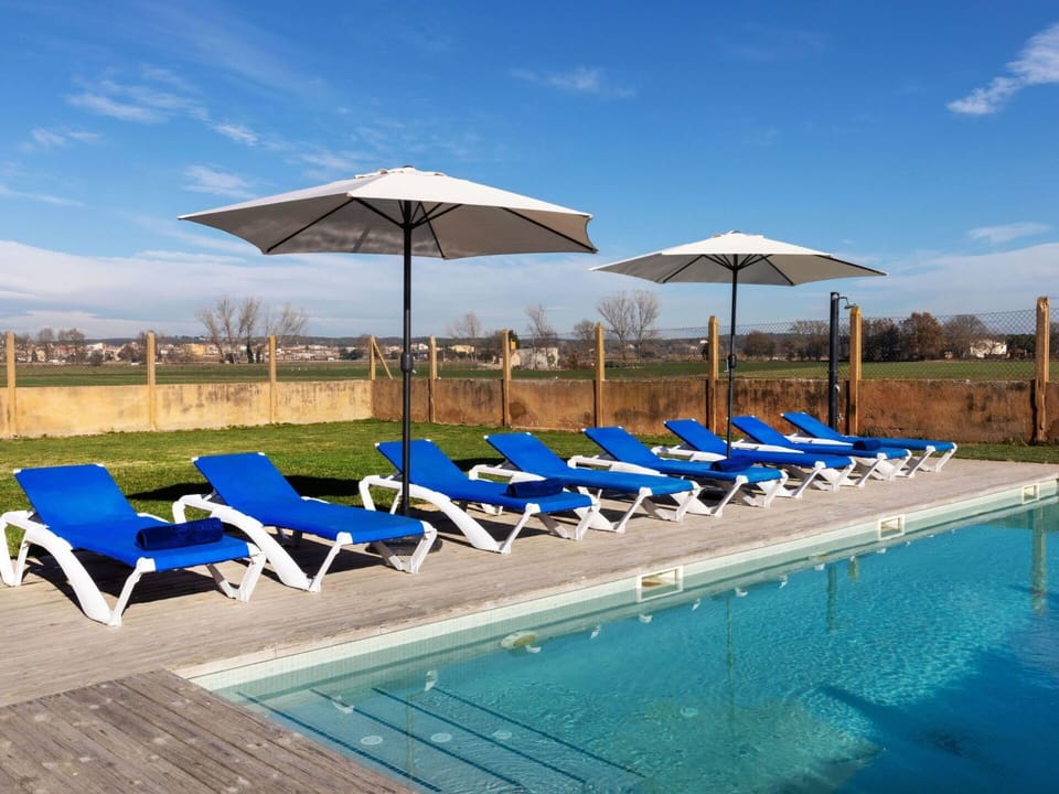 Water, Sky, Property, Cloud, Furniture, Sunlounger, Umbrella, Azure, Swimming Pool, Shade