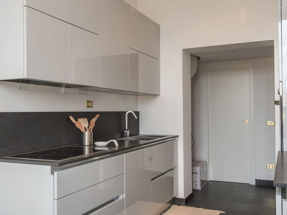 Cabinetry, Property, Countertop, Kitchen Stove, Drawer, Interior Design, Kitchen, Wood, Building, Kitchen Appliance