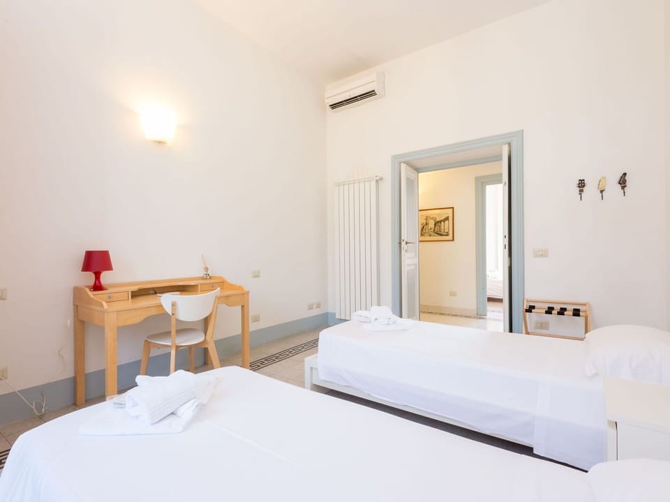 Furniture, Property, Building, Comfort, Wood, Interior Design, Architecture, Floor, Bed, Bed Frame