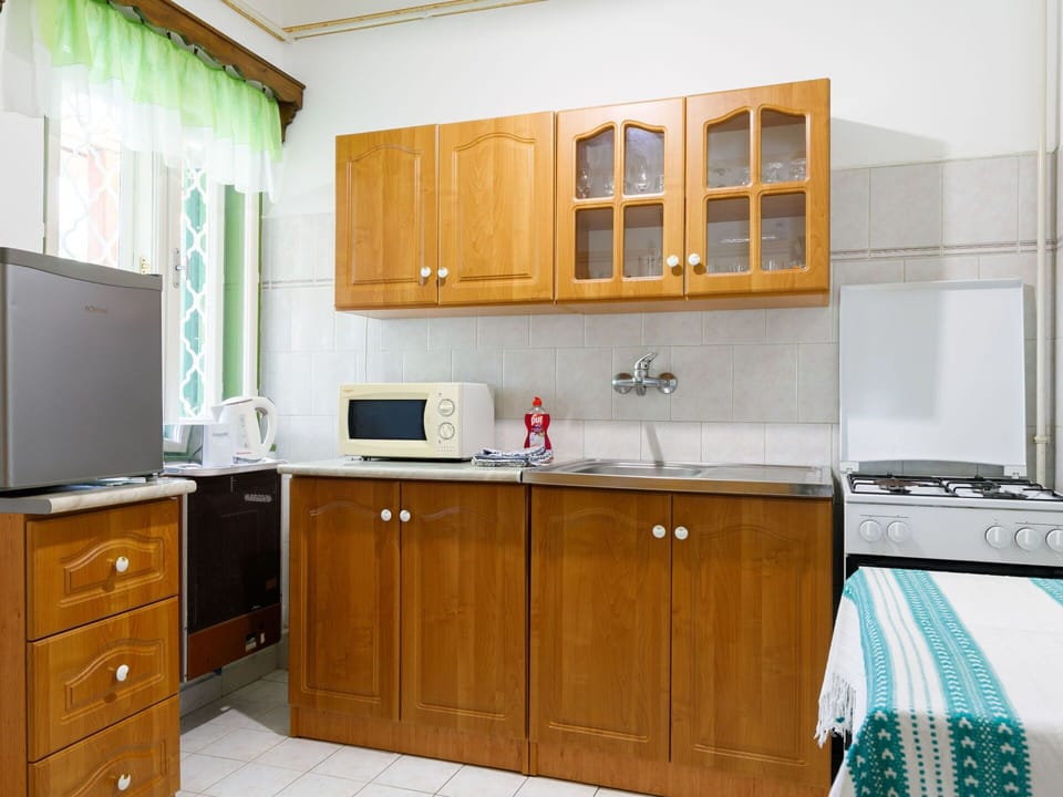 Cabinetry, Countertop, Furniture, Property, Kitchen Sink, Building, Sink, Kitchen, Drawer, Wood