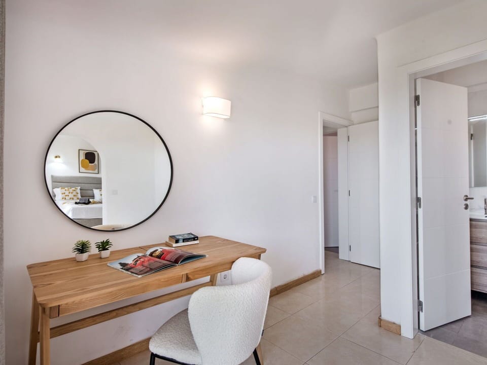 Mirror, Table, Wood, Interior Design, Floor, Door, Flooring, Wall, Real Estate