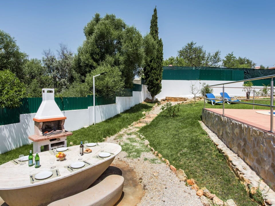 Sky, Plant, Tree, Land Lot, Shade, Grass, Outdoor Furniture, Public Space, Urban Design, Leisure