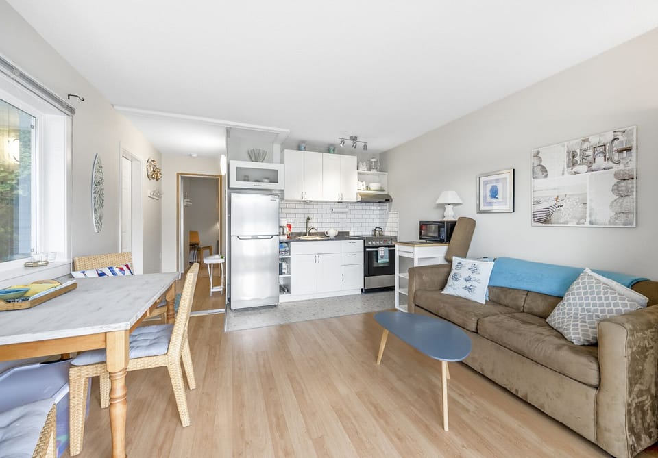 Condo | Living area | 40-inch flat-screen TV with cable channels