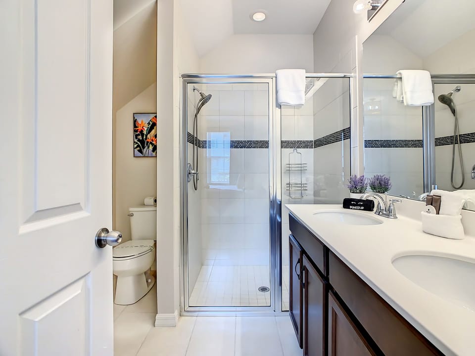 Primary King Bedroom Ensuite Bathroom (Downstairs)