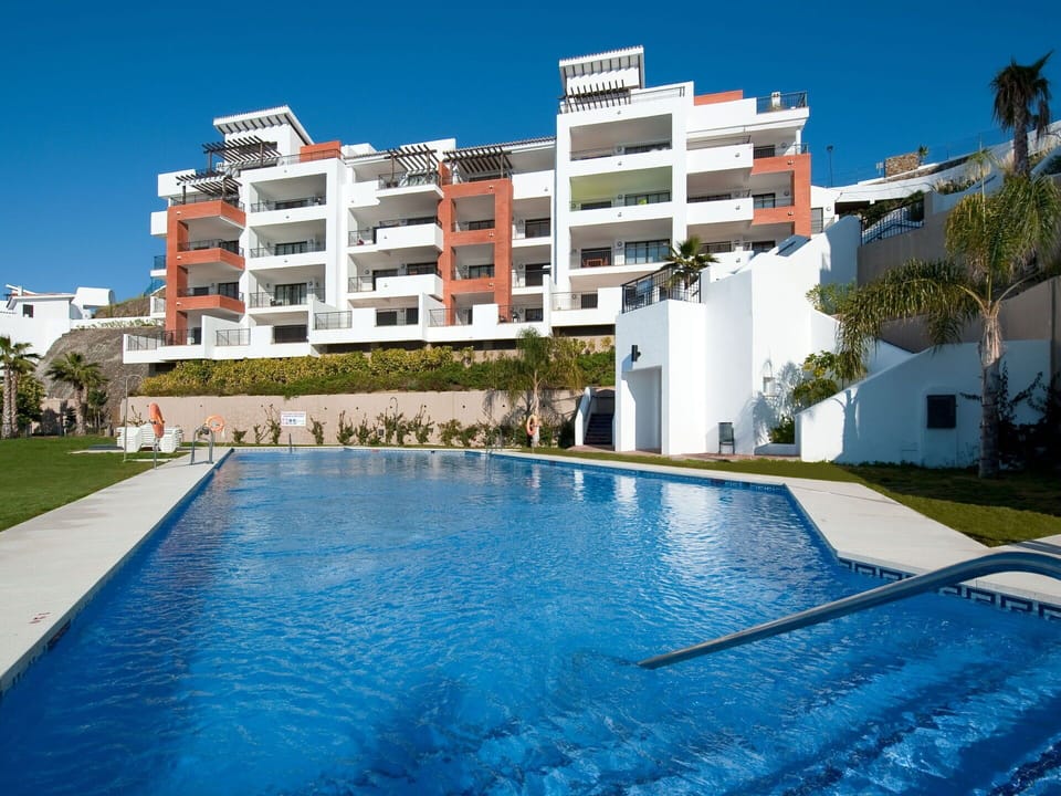 Plant, Water, Cloud, Sky, Building, Swimming Pool, Tree, Shade, Urban Design, Leisure