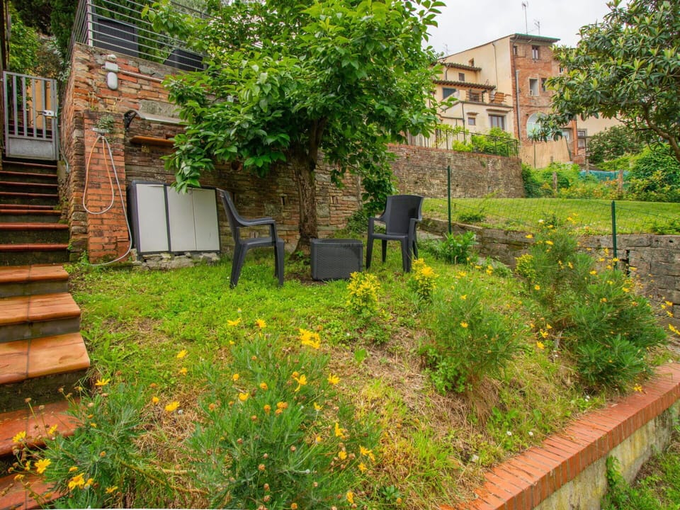 Shrub, Garden, Brick, Groundcover, Backyard, Yard, Brickwork, Landscaping, Houseplant