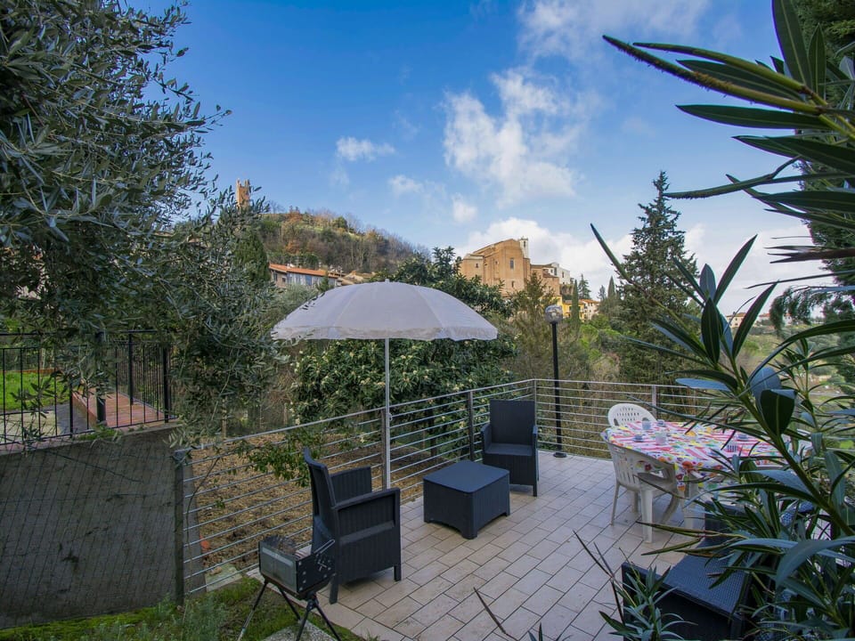 Plant, Sky, Building, Water, Property, Azure, Shade, Umbrella, Outdoor Furniture, Interior Design