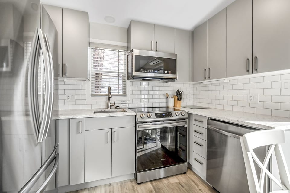 Comfort Cottage, Beach View, Beachside | Private kitchen | Full-size fridge, microwave, oven, electric kettle