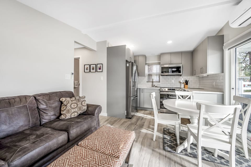 Comfort Cottage, Beach View, Beachside | In-room dining