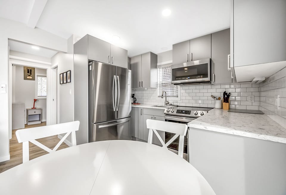 Comfort Cottage, Beach View, Beachside | Private kitchen | Full-size fridge, microwave, oven, electric kettle