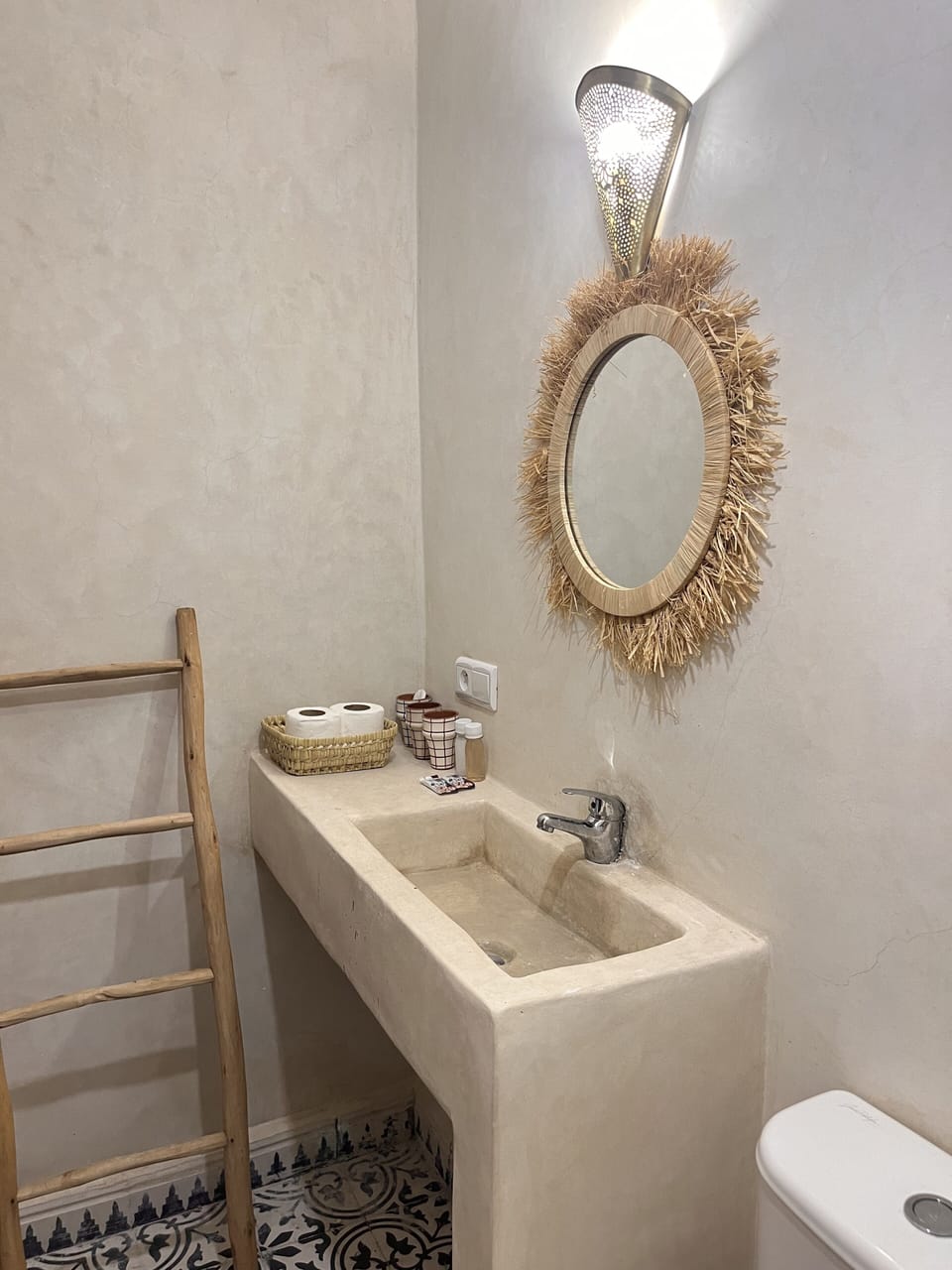 Standard Room | Bathroom | Free toiletries, hair dryer, slippers, towels