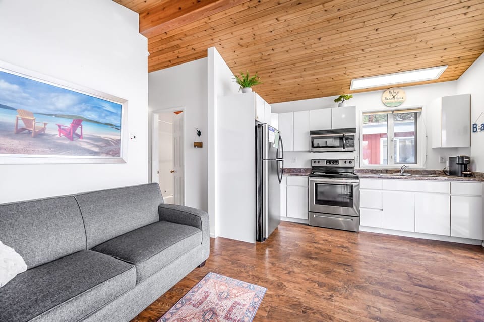 Cabin | Living area | 40-inch flat-screen TV with cable channels