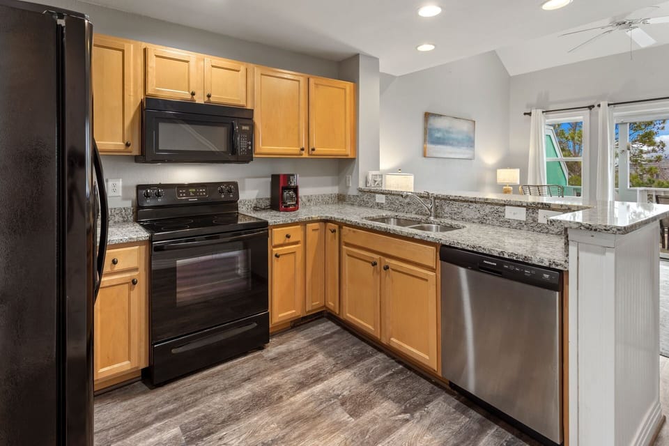 Whip up something delicious in the well-equipped Kitchen with all modern appliances!