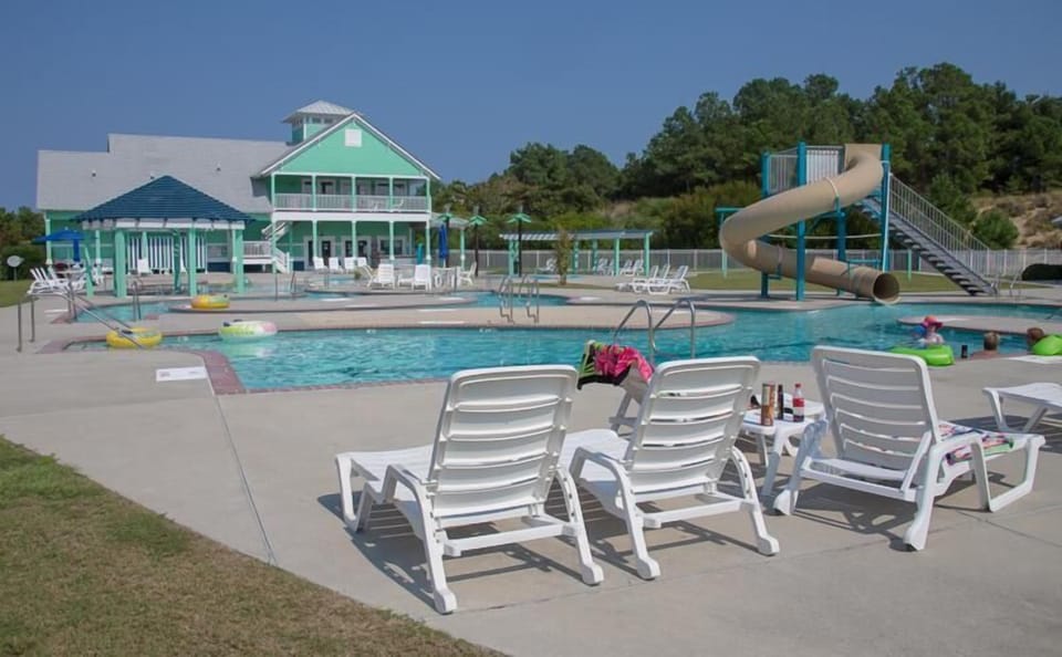 Bermuda Bay Community Pool