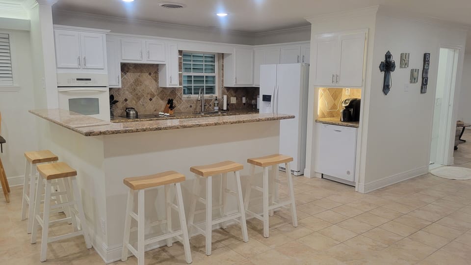 kitchen open bar 