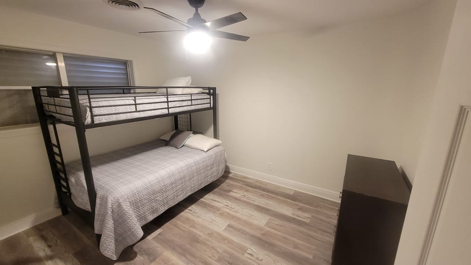 4th bedroom full bottom , twin on top
