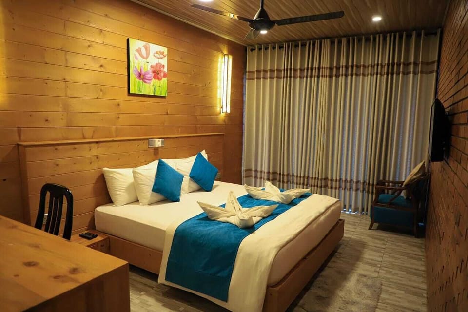 Deluxe Triple Room | Minibar, individually furnished, desk, laptop workspace