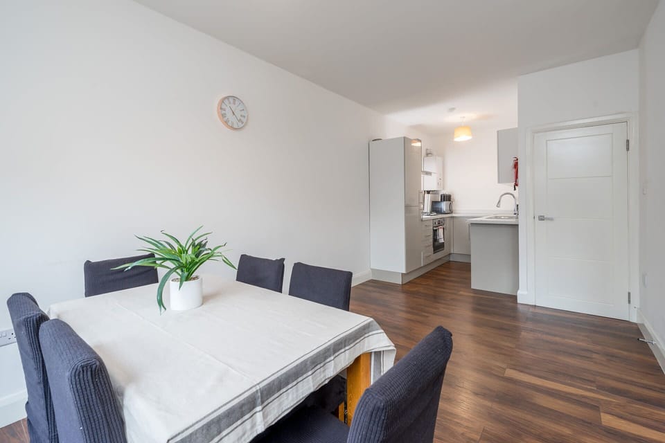 Spacious Dining area with openplan Kitchen