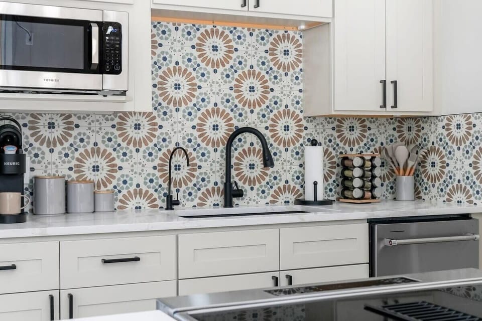 Fully Stocked Kitchen!