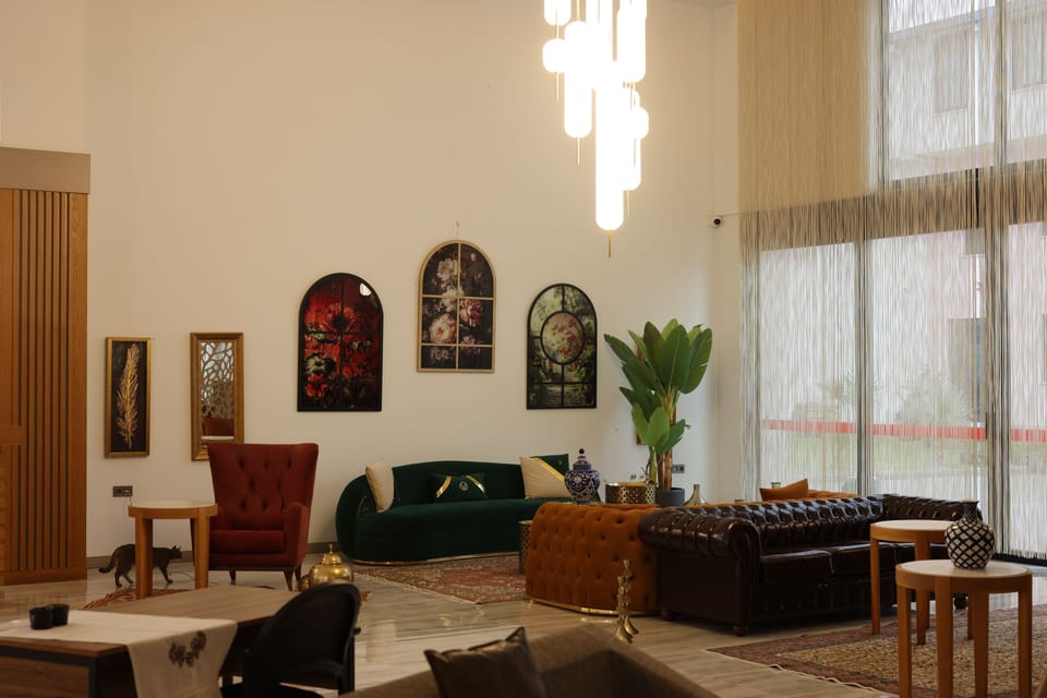 Lobby lounge