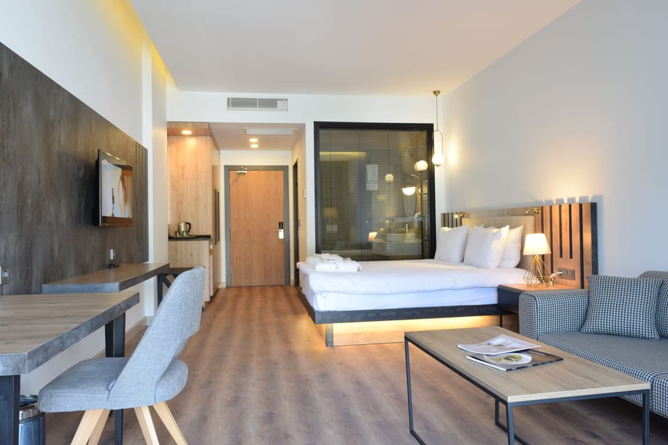 Deluxe Double or Twin Room, 1 Bedroom, Terrace | Hypo-allergenic bedding, minibar, in-room safe, laptop workspace