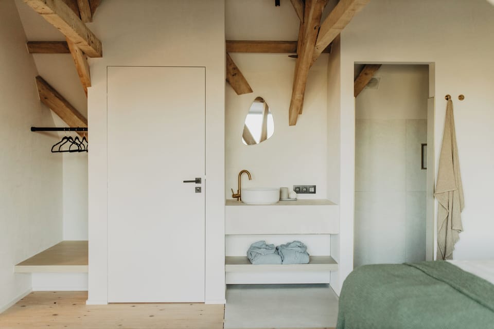 Deluxe Double Room | Bathroom | Hair dryer, bathrobes, slippers, heated floors