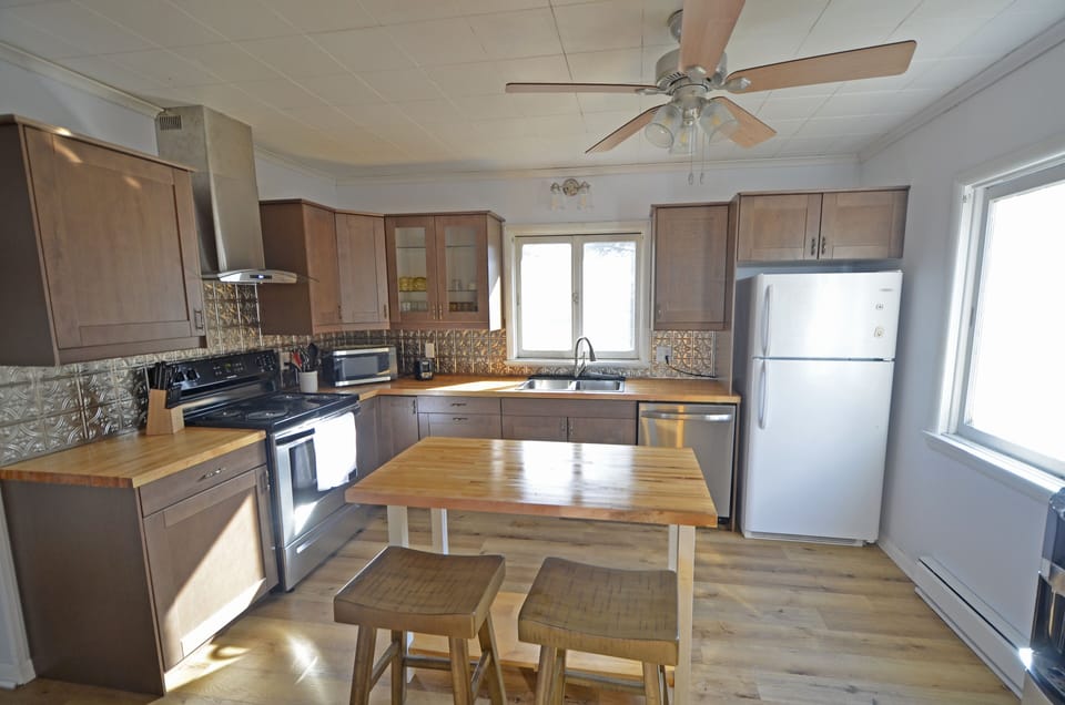 Updated kitchen with a full suite of appliances.