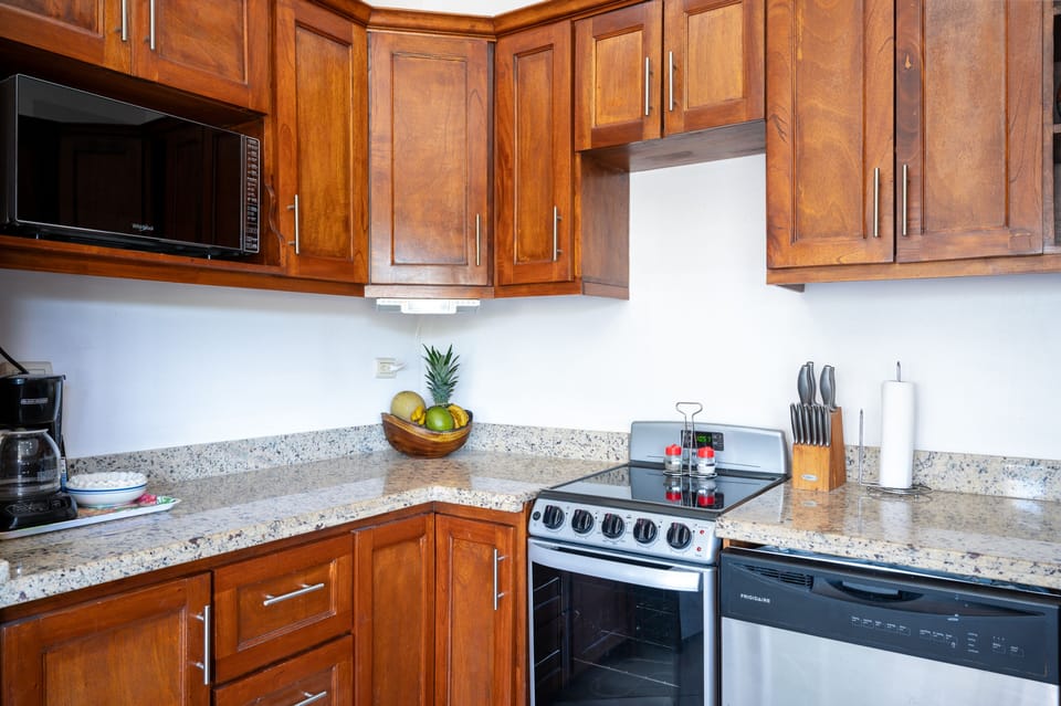 Fully equipped kitchen in this Tamarindo condo rental featuring modern appliances, ample counter space, and functional cabinetry. Ideal for family vacations, offering everything needed to prepare meals in a comfortable, open layout near the beach.