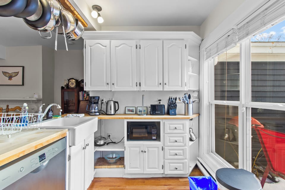 Start your mornings right at the dedicated coffee and tea station in our bright fully equipped kitchen.