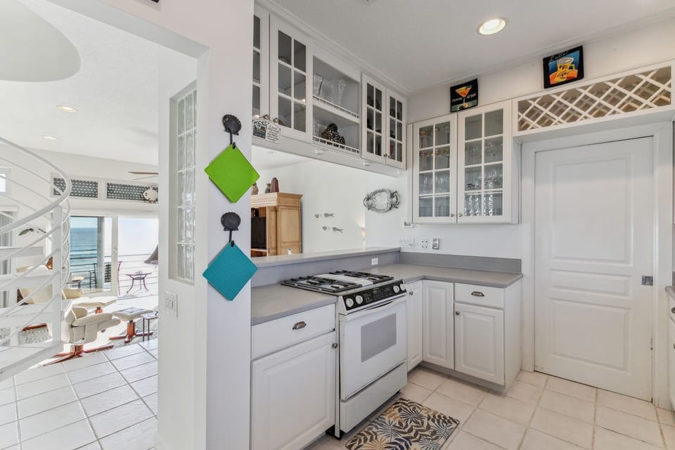 Duplex, 3 Bedrooms | Private kitchen | Fridge, oven, coffee/tea maker, toaster