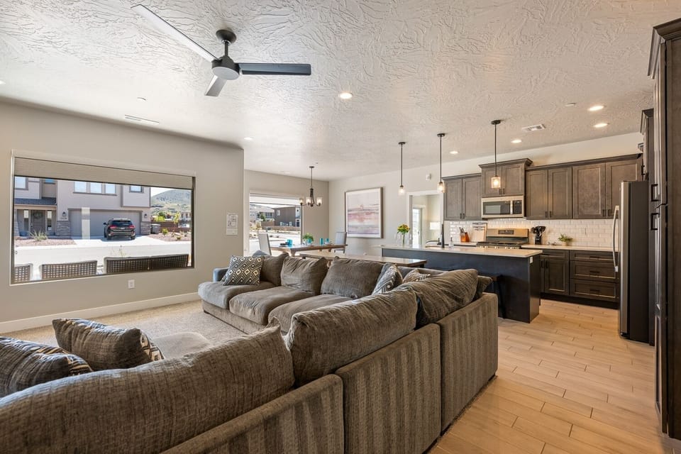 Townhome, 6 Bedrooms | Living area | Smart TV