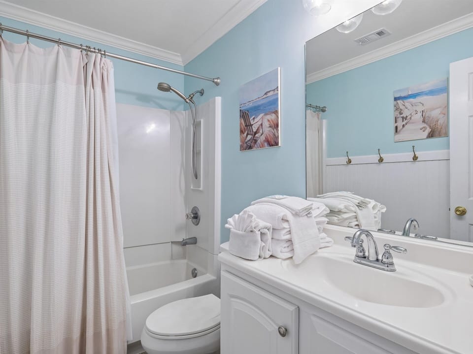 Shared Full Bathroom - Shower Tub Combo