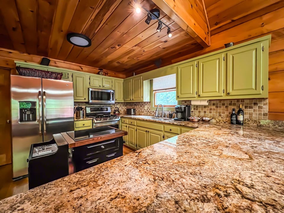 This kitchen is fully stocked with premium cookware and bakeware. No need to wash the dishes, let the ultra-quiet dishwasher do all the work. 