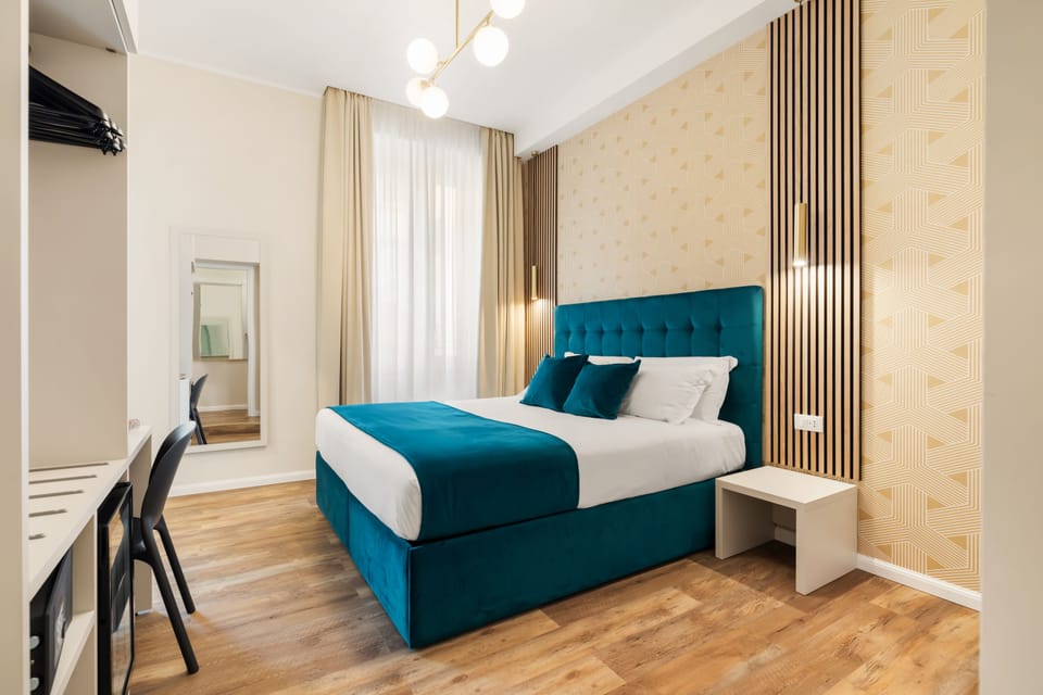 King Room Déco | Pillowtop beds, in-room safe, soundproofing, free WiFi