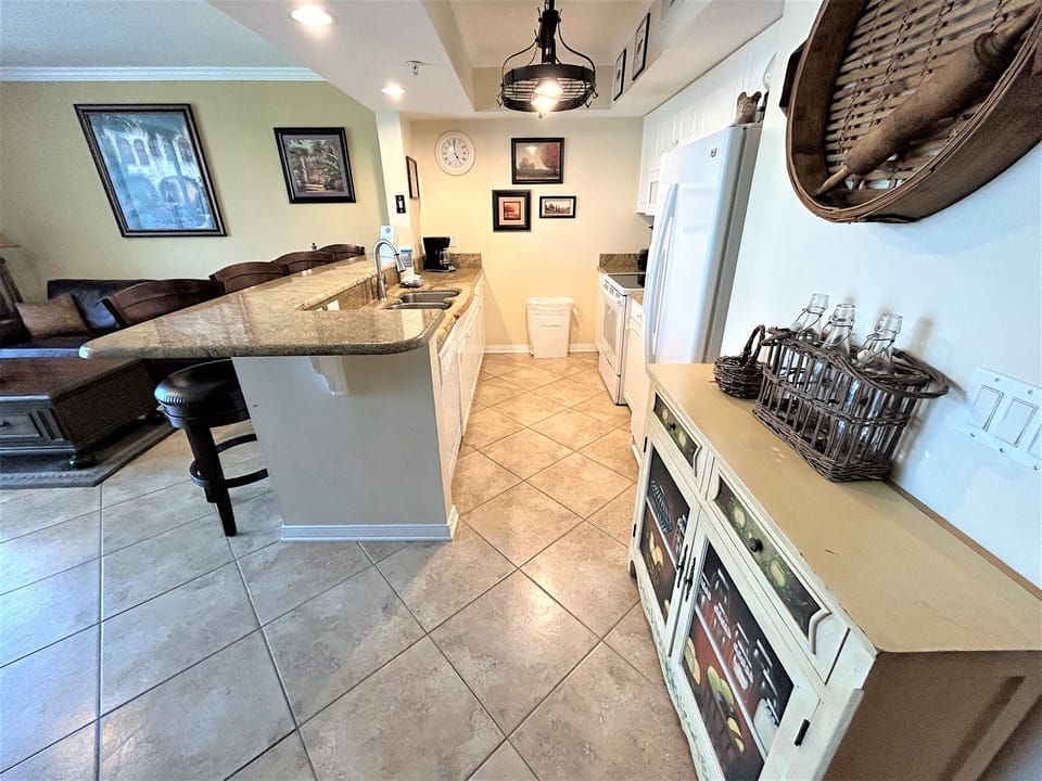 Full kitchen