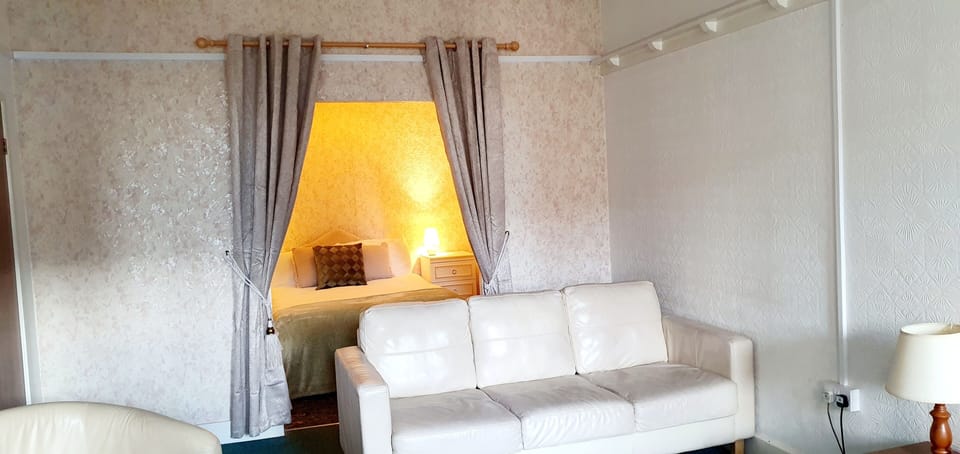 Apartment | Living area | Flat-screen TV