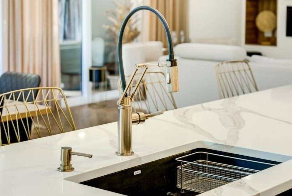 Kitchen island (2)