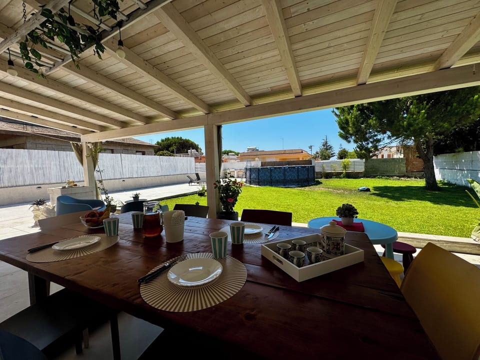 Outdoor dining