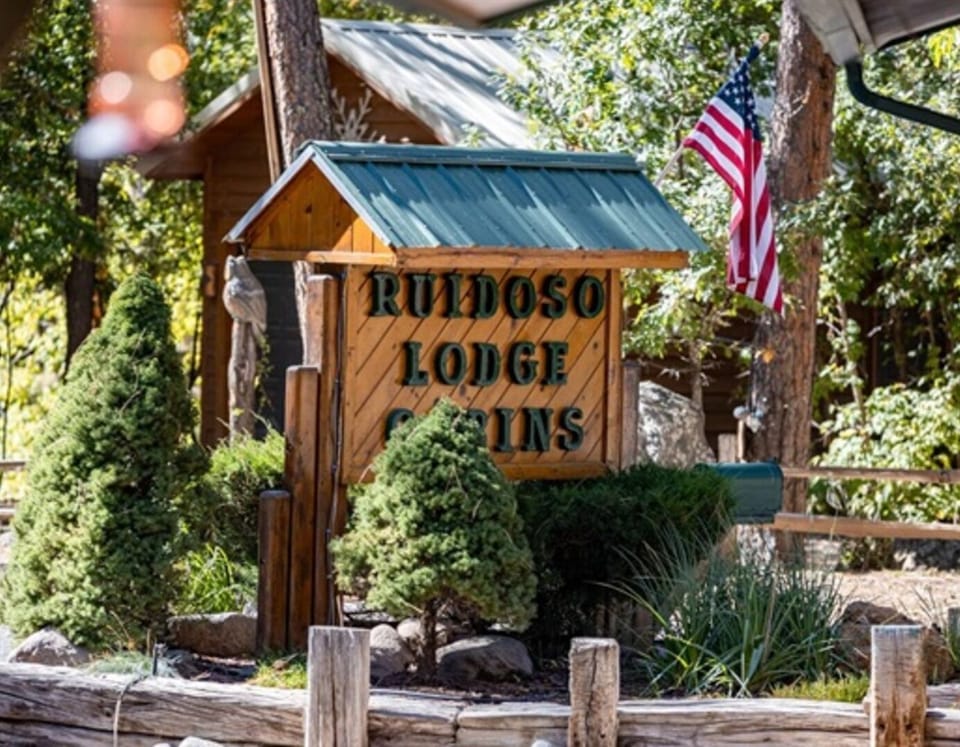 Welcome to Ruidoso Lodge Cabins: Where Every Stay is an Adventure in Serenity!