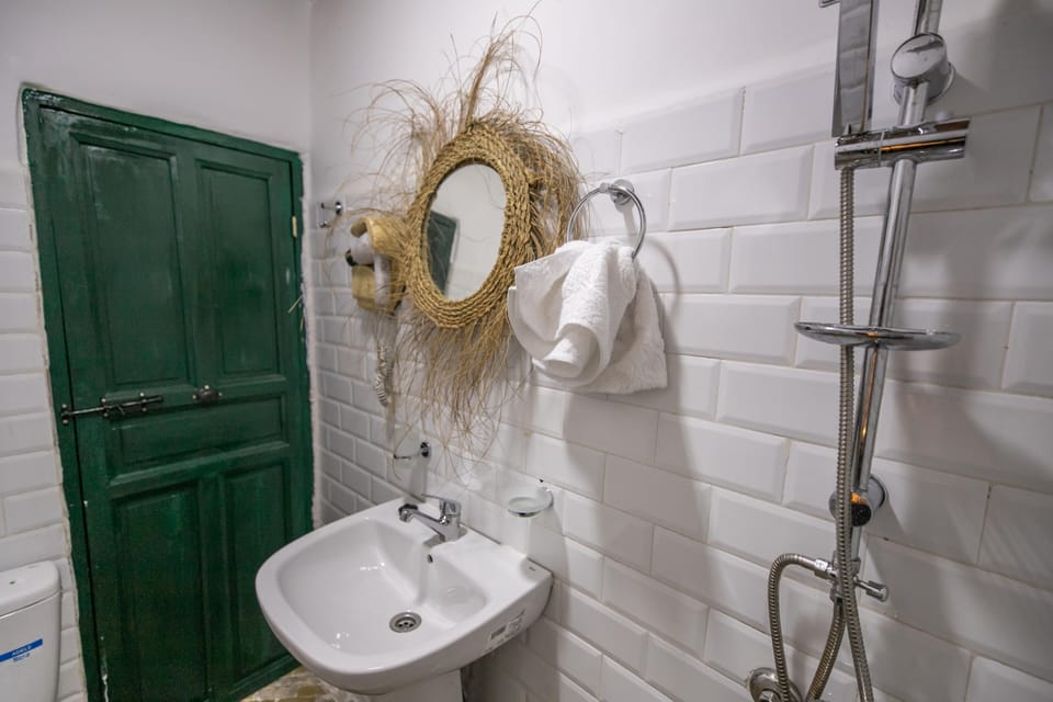 Deluxe Triple Room, Private Bathroom | Bathroom | Shower, rainfall showerhead, hair dryer, towels