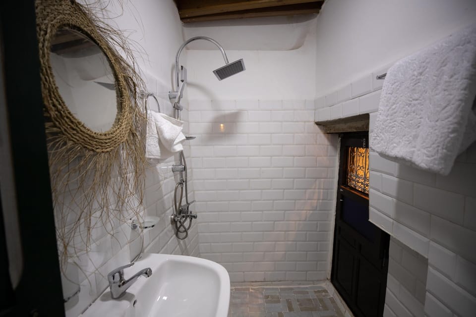 Deluxe Triple Room, Private Bathroom | Bathroom | Shower, rainfall showerhead, hair dryer, towels