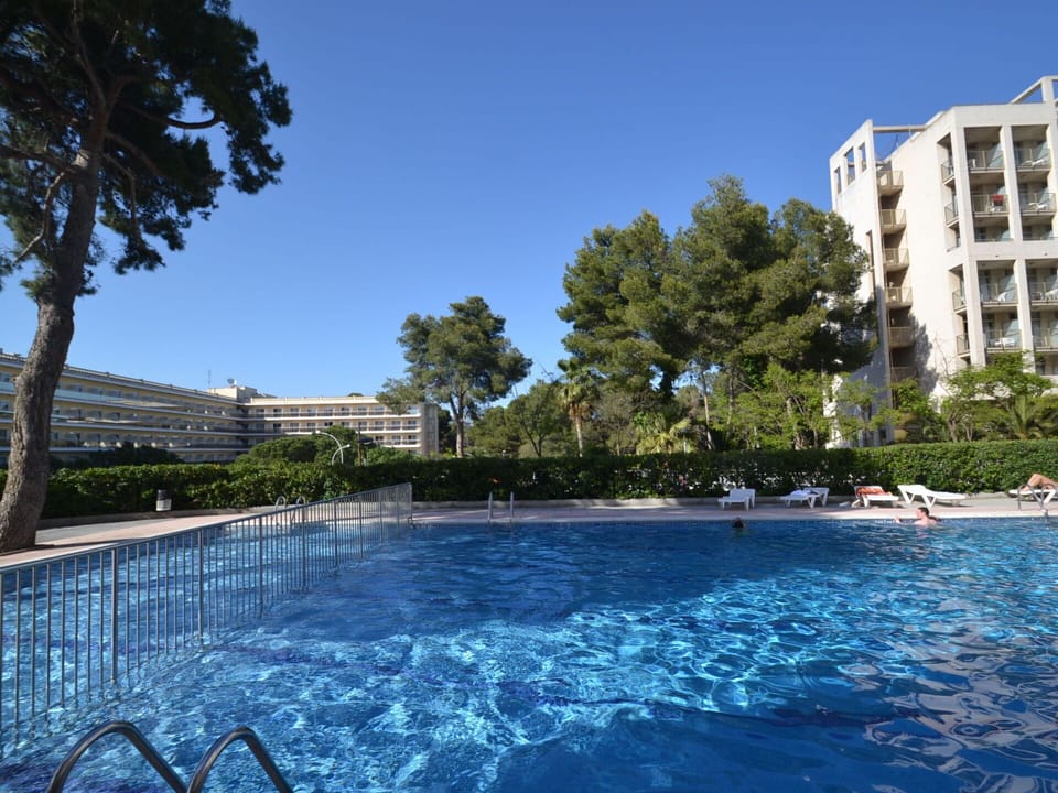 Water, Sky, Plant, Building, Tree, Azure, Swimming Pool, Window, Leisure, House