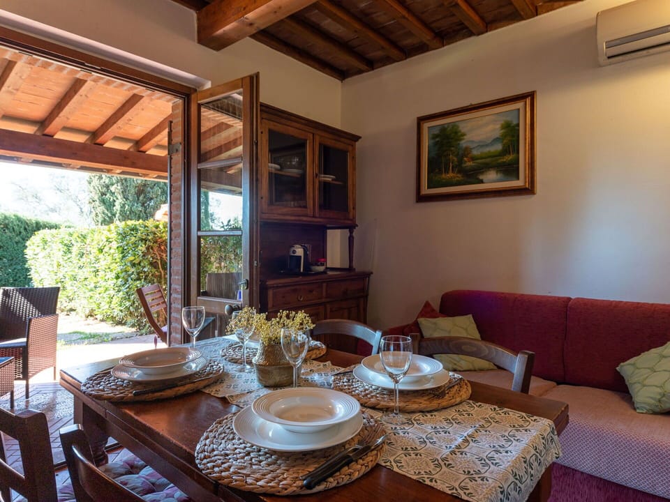 Table, Furniture, Property, Interior Design, Wood, Chair, Couch, Picture Frame, Tableware, Floor